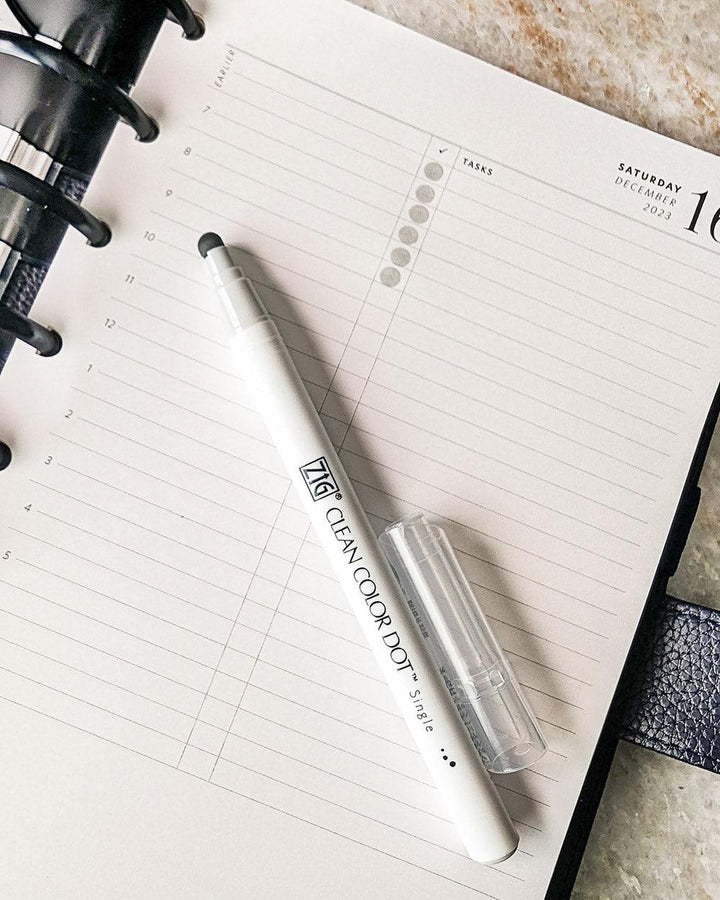 ZIG brand color dot highlighting marker in a platinum gray color for planning in your discbound or six ring planner systems and disc notebooks by Jane's Agenda.