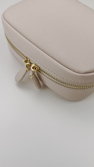 Vidoes of a barely pink vegan leather pen and accessories case by Jane's Agenda.